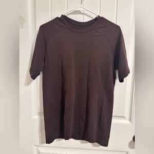 lululemon Men’s Dark Burgandy Short Sleeve Tee